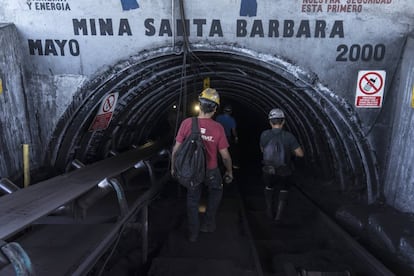 Coahuila cuenta con más de 1.000 millones de toneladas de carbón enterradas en su subsuelo, según el Servicio Geológico Mexicano. En la imagen, la boca de la mina Santa Bárbara, de 200 metros de profundidad.