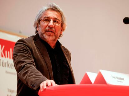 El periodista Can Dündar, durante una conferencia de prensa en Berlín el pasado octubre.