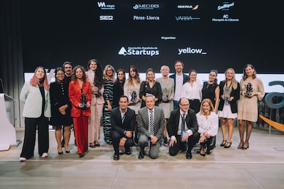 La Asociación Española de Startups ha celebrado la segunda edición de los #WomenStartupAward, con los que busca promover y visibilizar a las mujeres emprendedoras de nuestro país. Este año el galardón de honor ha recaído en Carme Artigas, secretaria de Estado de Digitalización e Inteligencia Artificial, por su contribución a lo largo de los años al ecosistema de emprendimiento innovador. En la gala se entregaron, además, otros seis premios a mujeres por su visión y modelo de liderazgo.