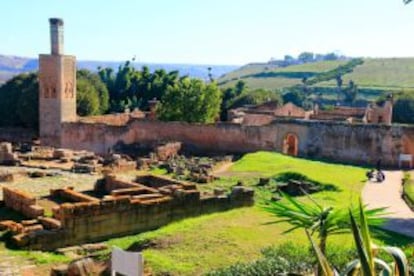 Restos de la mezquita y alminar de Chellah, en las afueras de Rabat.