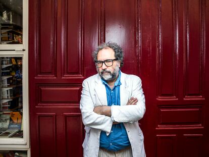 El escritor chileno Rafael Gumucio, en Olavide Bar de Libros en Madrid.