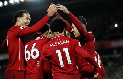 Los jugadores del Liverpool celebran un gol al Arsenal.