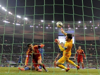 Pedro bate a Lloris en Saint Denis.