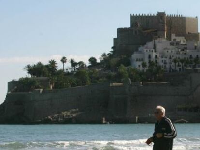 La playa de Pe&ntilde;&iacute;scola, con el castillo del Papa Luna al fondo.