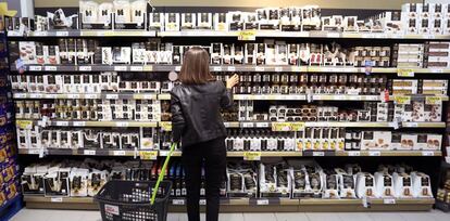 Muestra de productos &lsquo;premium&rsquo; en un supermercado Plaza de Dia, en Madrid. 