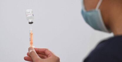 VACUNA- Vial de la vacuna de Astra Zeneca.