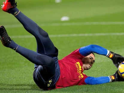 Sergio Asenjo, durante el calentamiento previo al Villarreal-Sevilla.