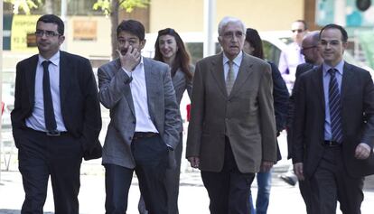L'extresorer de Convergència, Daniel Osácar (tercer per l'esquerra) va a declarar, el 2011, amb càrrecs del partit.