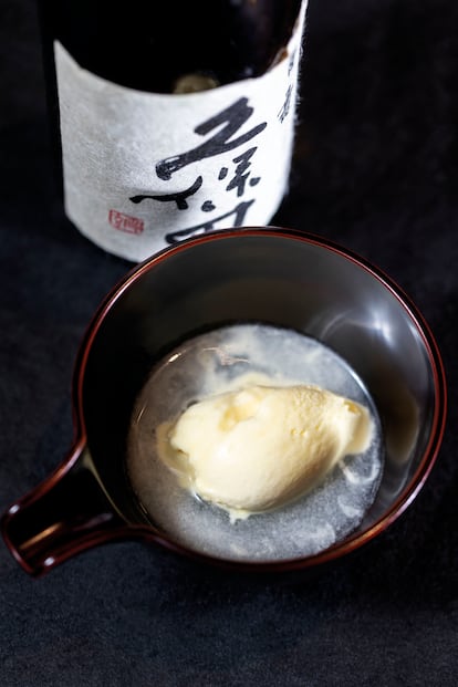Imagen del libro El mundo del sake, de Mayuko Sasayama, proporcionada por la editorial Planeta Gastro.
