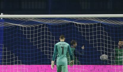 David de Gea se lamenta tras encajar el primer gol. 