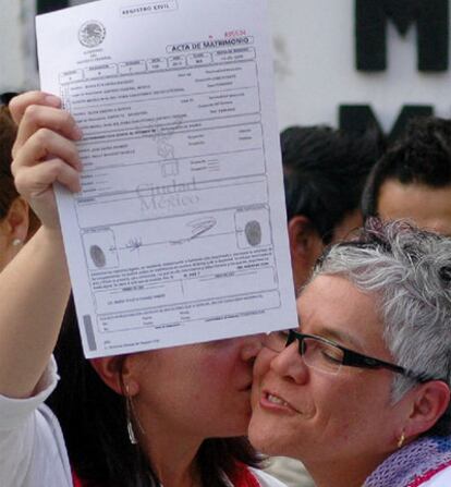 Dos lesbianas celebran su matrimonio en México