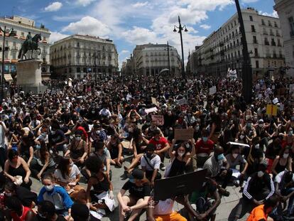Manifestantes en la Puerta del Sol.