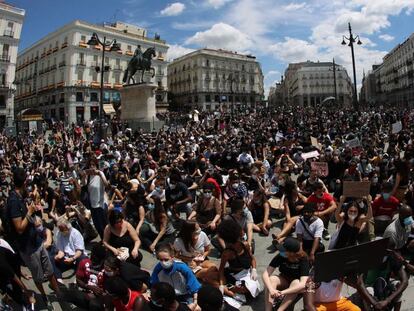 Manifestantes en la Puerta del Sol.