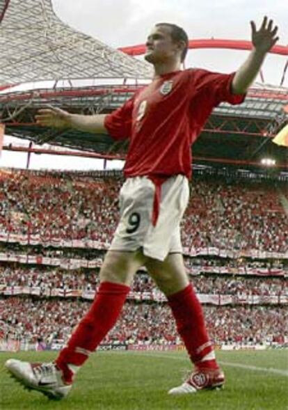 Rooney celebra uno de sus goles ante Croacia.
