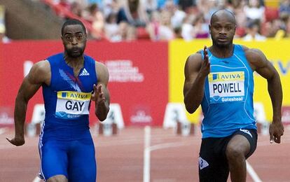 Tyson Gay y Asafa Powell, en una carrera de 100m en julio de 2010.