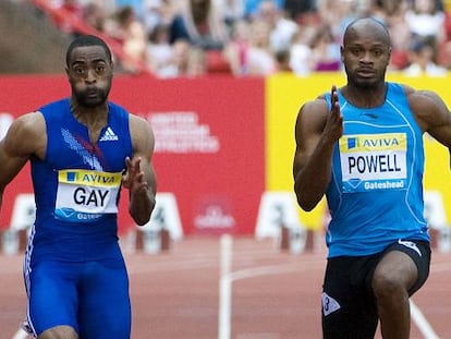 Tyson Gay y Asafa Powell, en una carrera de 100m en julio de 2010.