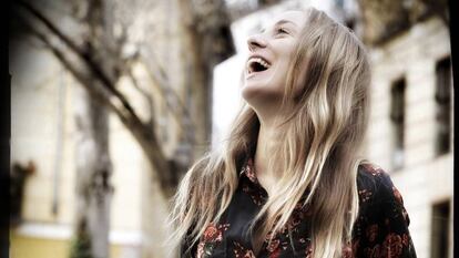 La actriz Ángela Cremonte en la plaza del Alamillo, erigida sobre el corazón del Madrid árabe.