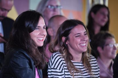 La ministra de Derechos Sociales y Agenda 2030 y secretaria general de Podemos, Ione Belarra y la ministra de Igualdad, Irene Montero, durante el acto central de cierre de campaña, el pasado 26 de mayo de 2023, en Madrid.