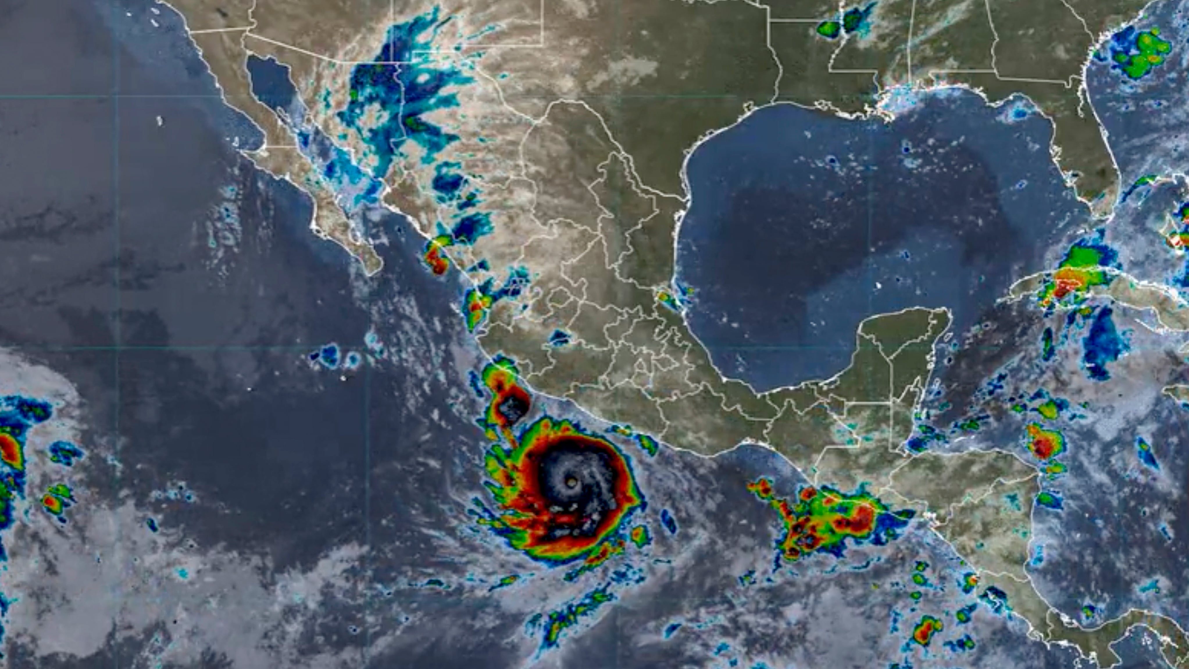 El huracán ‘Polo’ llega a categoría 5 y se mueve en paralelo a las costas del Pacífico mexicano