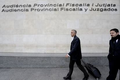 Sebastián García, proveedor y encargado de informática de Emarsa, ayer frente al juzgado.