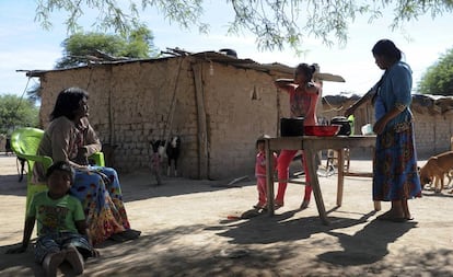 Pobladores de la comunidad wichí de San Luis, en el noreste de Salta, Argentina. 