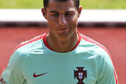 Cristiano Ronaldo, el día después de fallar el penalti, en el entrenamiento de Portugal. 