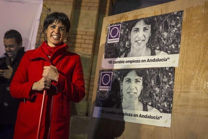 La candidata a la Presidencia de la Junta por Podemos, Teresa Rodríguez, profesora de Lengua y Literatura y de 33 años, era una de los cinco representantes de Podemos en el Parlamento Europeo, cargo al que renunció para presentarse a los comicios. Rodríguez pertenece al sector crítico de Podemos y es miembro de Izquierda Anticapitalista.