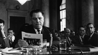 El líder sindical Jimmy Hoffa, en una audiencia en el Senado de Estados Unidos, en Washington, el 11 de agosto de 1958.