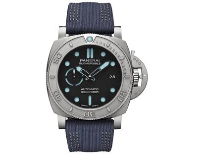 El Panerai PAM984 Eco-Titanium homenajea al explorador Mike Horn, embajador de la marca. Fiel a su vocación submarinista, el reloj posee una hermeticidad de 300 metros.