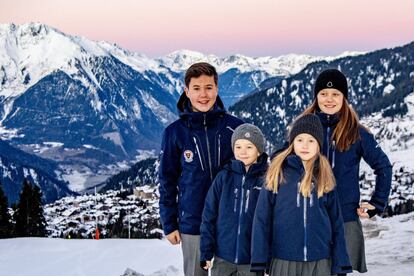 Christian, Isabel, Vincent y Josefina de Dinamarca, en Suiza, en enero.