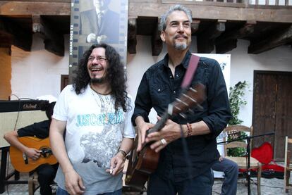 Los músicos Raimundo Amador (izquierda) y Howe Gelb, esta semana en Córdoba<b><i>.</b></i>