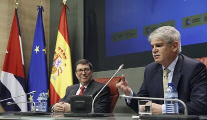 Alfonso Dastis y Bruno Rodr&iacute;guez el pasado lunes en Madrid.
 