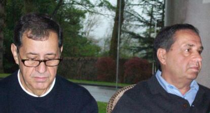 Julio y Tomás, hermanos del tercer maquinista asesinado.