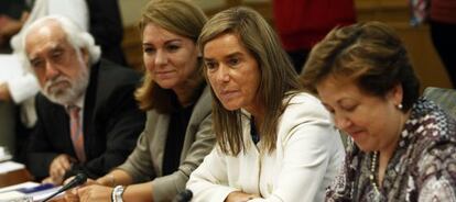 Ana Mato en la reunión con los portavoces parlamentarios.
