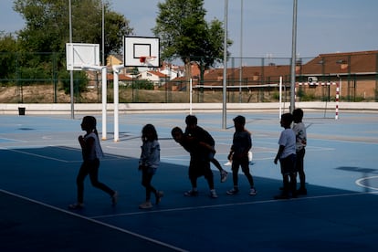 Alumnos en un colegio público de Madrid en 2023.