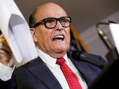 El exalcalde de Nueva York Rudy Giuliani, abogado del ahora expresidente Donald Trump, en una comparecencia ante la prensa el 19 de noviembre de 2020.