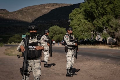 Elementos de la Guardia Nacional a las afueras del panteón de Malpaso (Zacatecas) el 29 de septiembre.