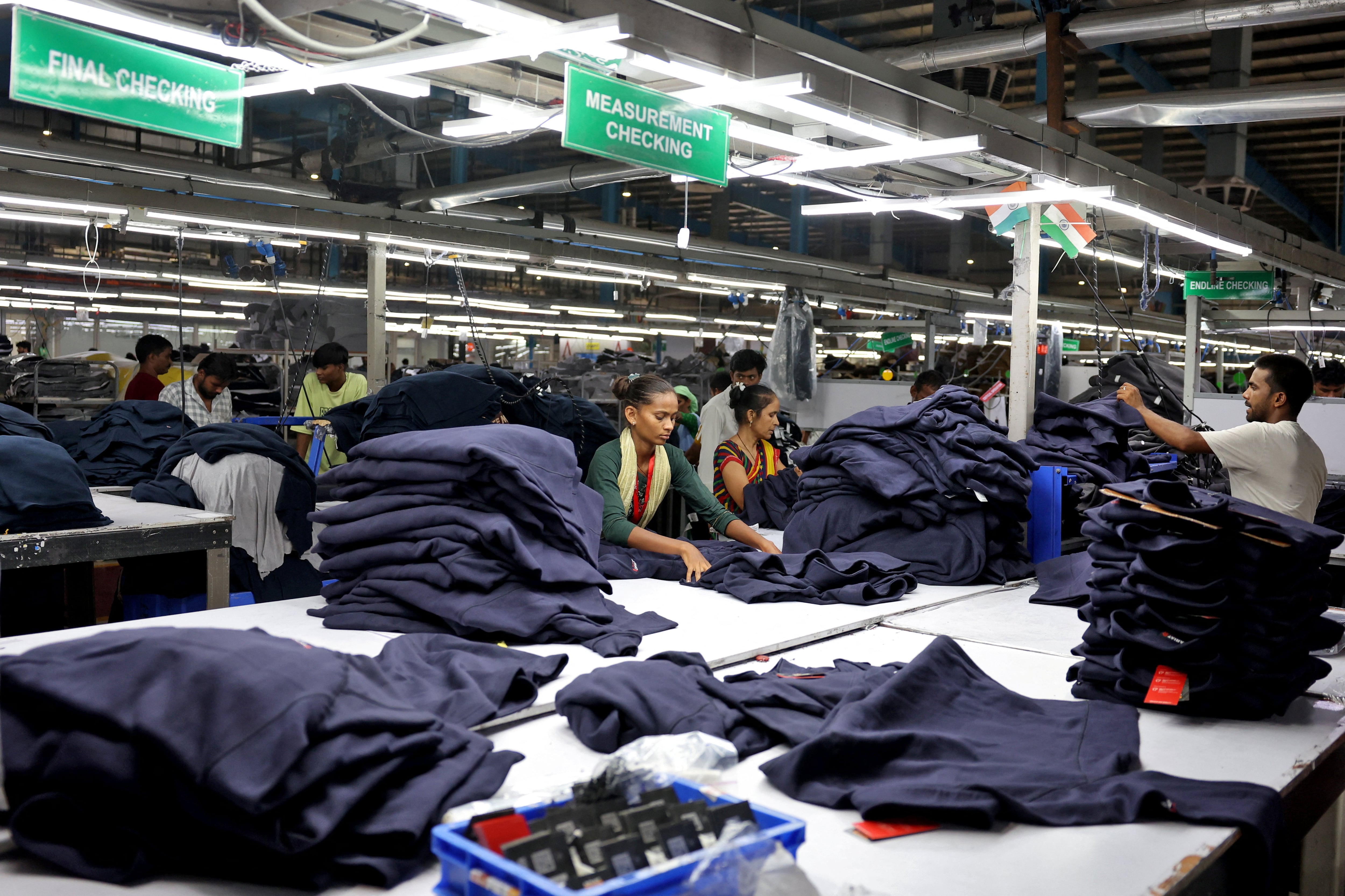 Una fábrica de ropa en Ahmedabad (India).