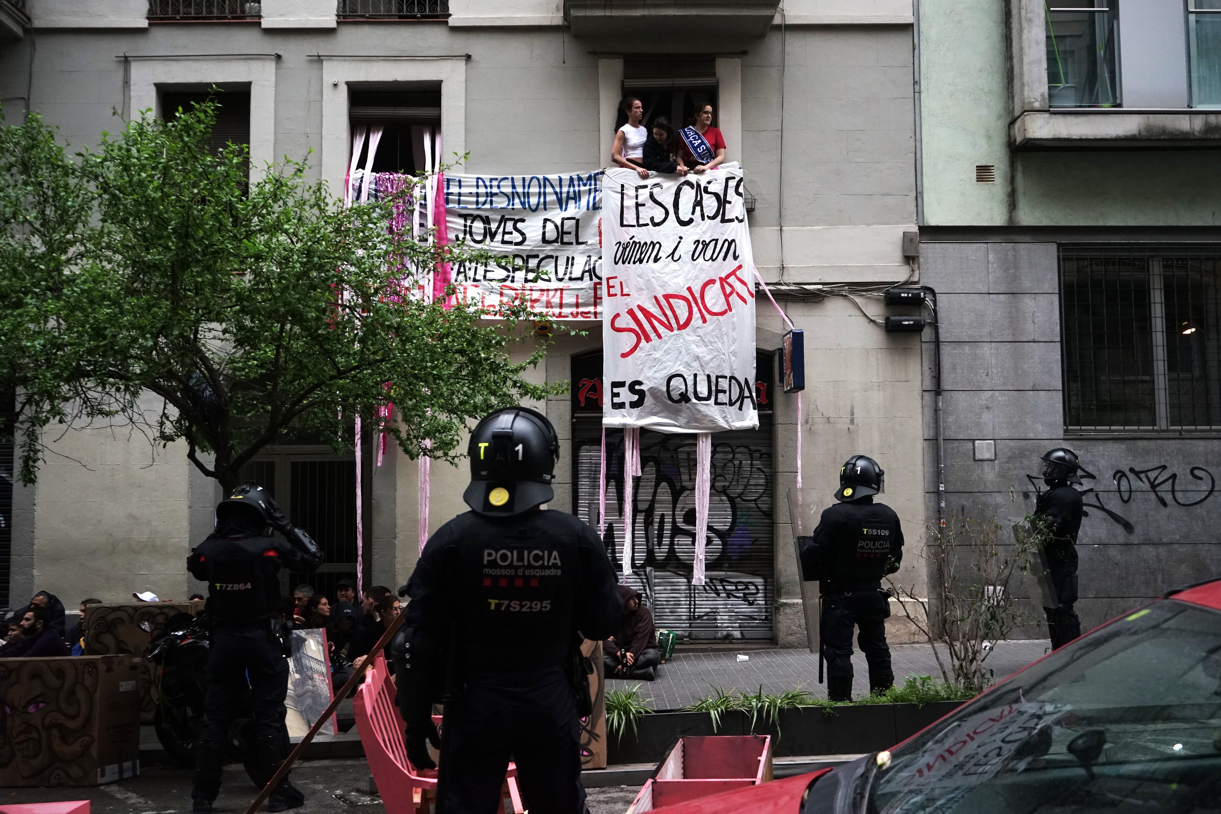 Cataluña copa el 40% de las ocupaciones ilegales en España pese a caer en 2025