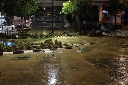 En esta fotografía se puede apreciar el destrozo causado por la tromba de agua y granizo esta tarde en Arganda del Rey.