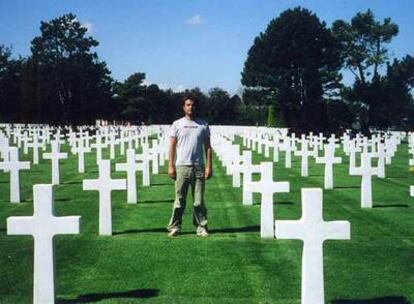 El autor de la carta, en el cementerio estadounidense de Colleville-sur-Mer, cerca de Omaha Beach, en Normandía (Francia).