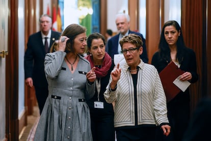 La presidenta del Congreso, Francina Armengol, este martes con la presidenta del Senado de Canadá, Raymonde Gagné, en Madrid.