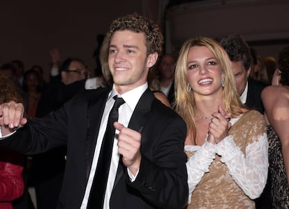 Justin Timberlake y Britney Spears, durante la 44 entrega de los premios Grammy, en Beverly Hills, el 26 de febrero de 2002.