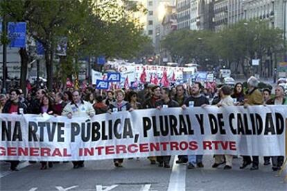 Cabeza de la manifestación en defensa de RTVE.