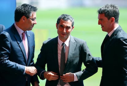 Bartomeu, Valverde y Robert en el Camp Nou.