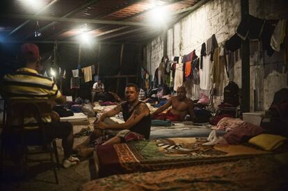 Llega la hora de dormir en el albergue parroquial de La Cruz, Costa Rica