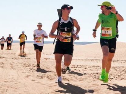 Miguel &Aacute;ngel Garc&iacute;a, grab&aacute;ndose durante la prueba Desert Run, en Marruecos.