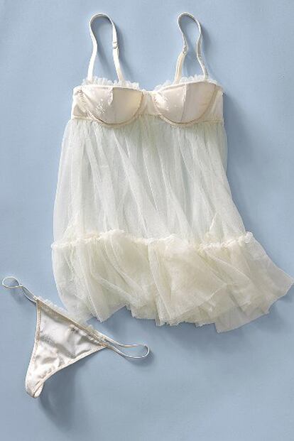 Bailarina por una noche: babydoll de tull y saten de victoria secret (38€).