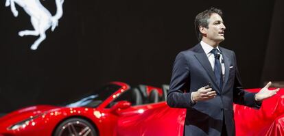 El director de m&aacute;rketing de Ferrari Enrico Galliera presenta el nuevo Ferrari 812 con motivo de la celebraci&oacute;n del Sal&oacute;n del Autom&oacute;vil de Ginebra (Suiza) hoy, 7 de marzo de 2017. 