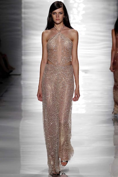 los interminables escotes de reem acra